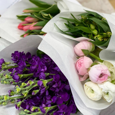 Box of British 'Flower Therapy' - Are you ready to indulge in the enchanting beauty of British-grown flowers? Look no further!