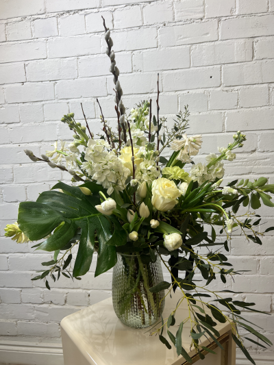 Signature Showstopper Vase - Need a big, beautiful gesture for your loved ones? Look no further!
This handmade showstopper is sure to get your message across.