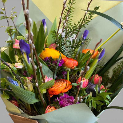 Mother’s Day British Spring Gift-Wrapped Bouquet Product Image
